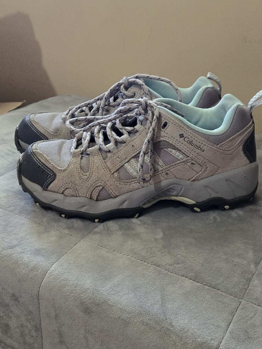 Columbie Tagori Low Top Hiking Shoes